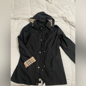 Women's Burberry raincoat size 6